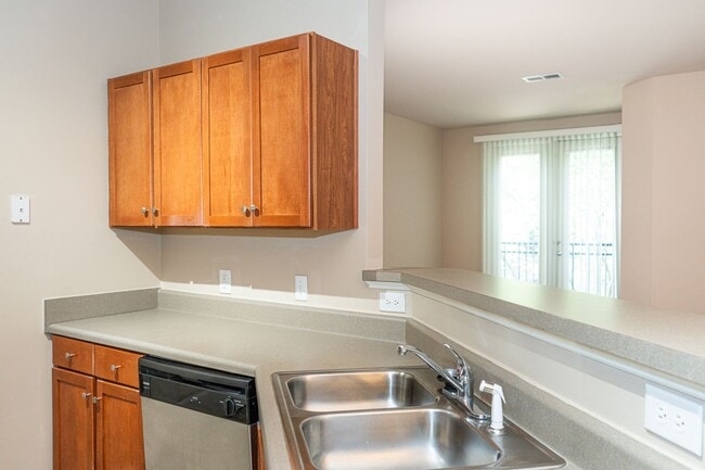 Building Photo - 770 Walker Square