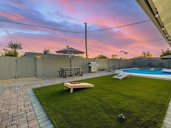 Building Photo - 1101 E Balboa Dr