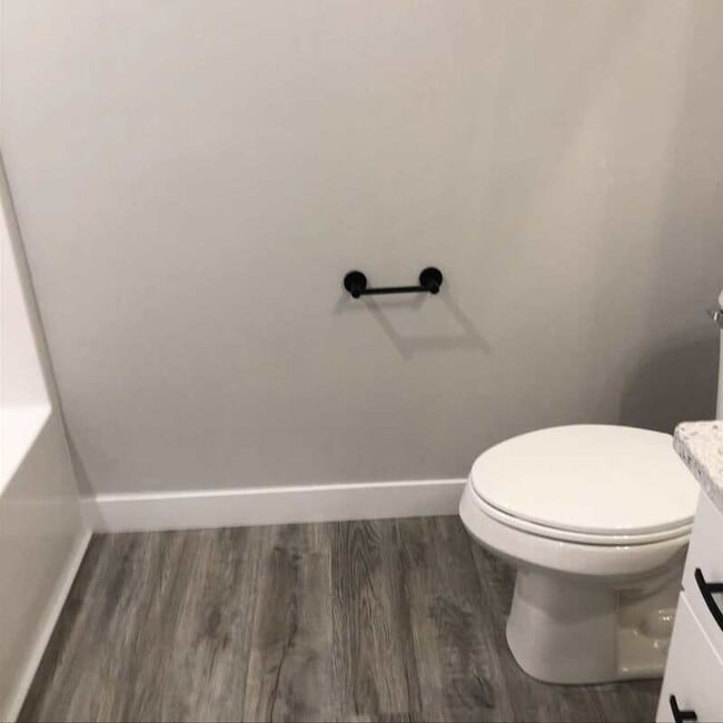 Building Photo - 449/451 Longwood Lane - 451