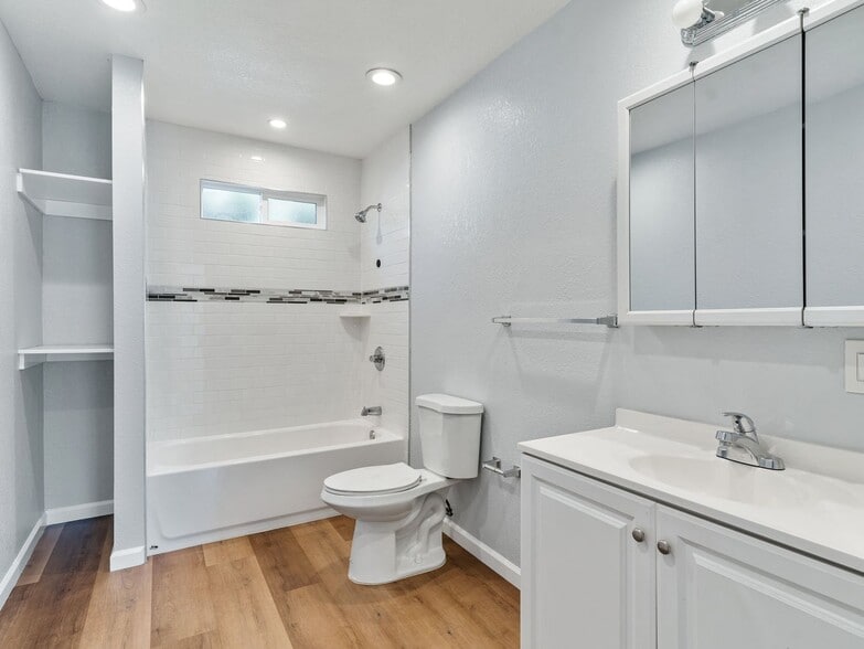 Building Photo - 1926 Lime Ave