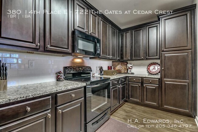 Building Photo - 380 14th Pl E