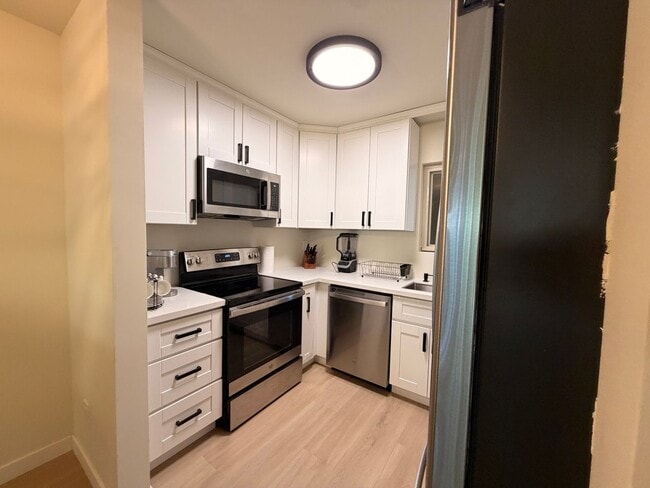 Building Photo - Coastal 2BR Condo Just Blocks from the Beach in Coronado