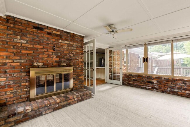 Building Photo - 2646 Caladium Dr NE