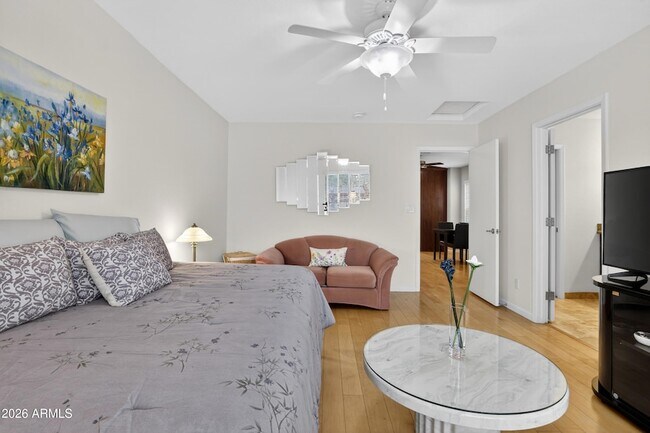 Building Photo - 1128 E Rowlands Ln