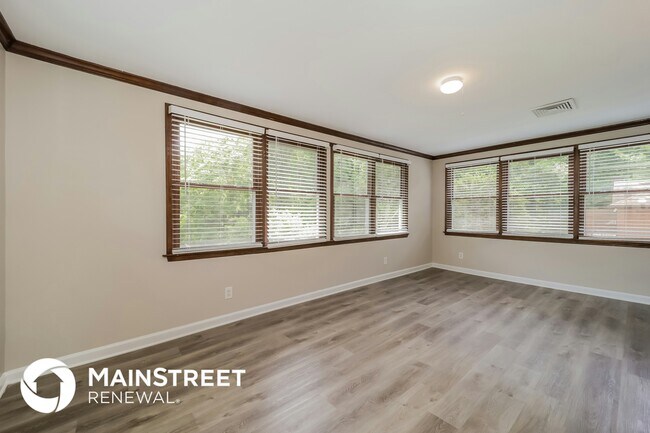 Building Photo - 402 Boxwood Dr