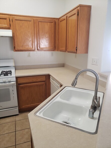 Building Photo - 5752 Indian Springs St