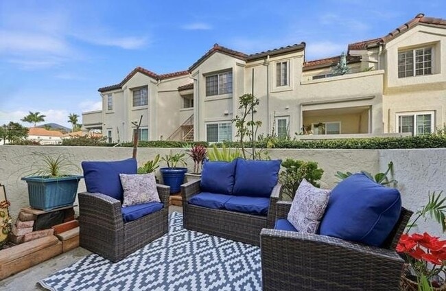 Building Photo - 744 Eastshore Terrace