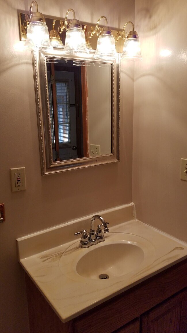 Bathroom - 6 Briggs St