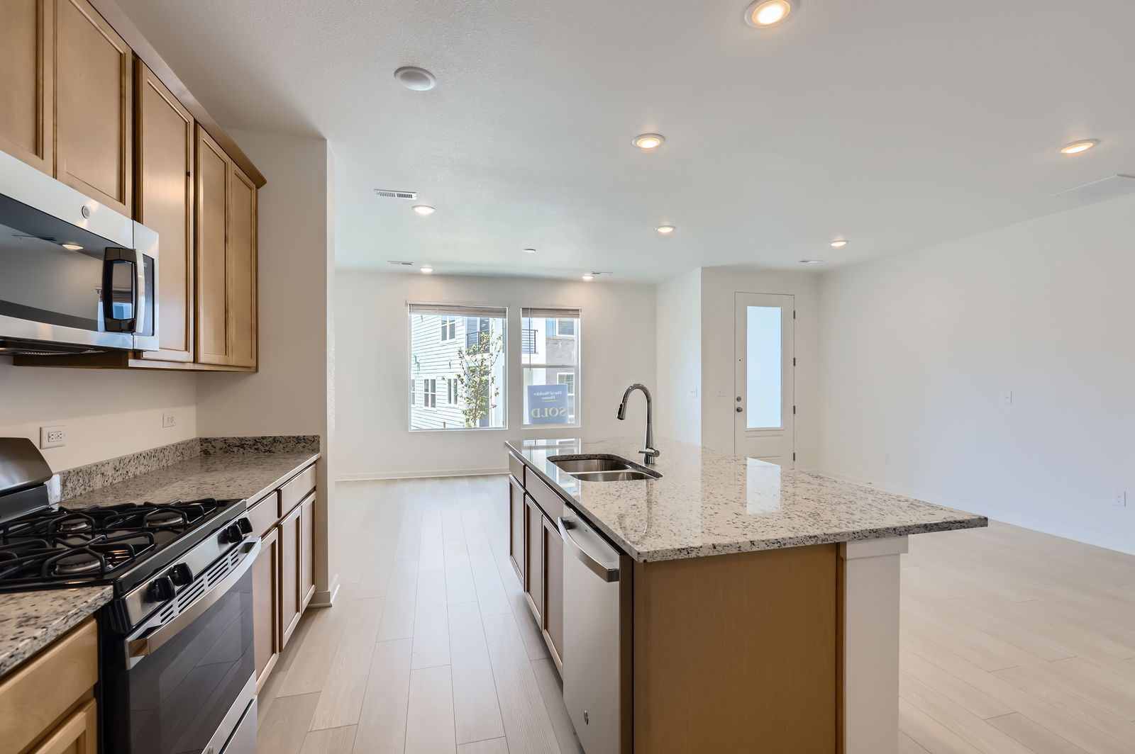 Building Photo - 6348 Deerfoot Dr