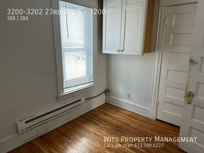 Building Photo - 3200-3202 23rd Ave S-3200