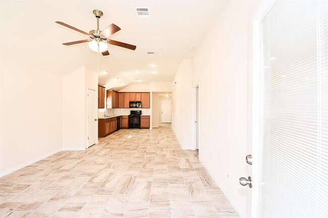 Building Photo - 23818 Willow Haven Dr