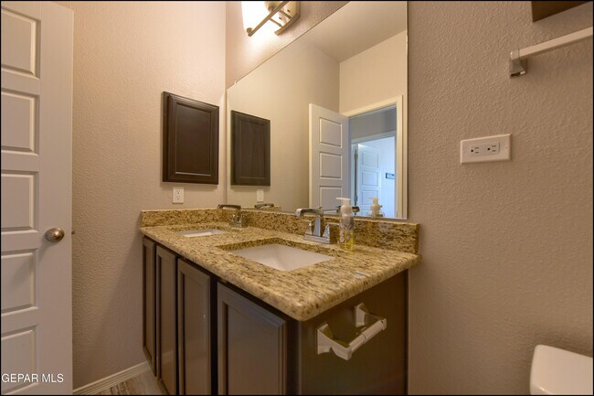 Building Photo - 221 Jennice Cir