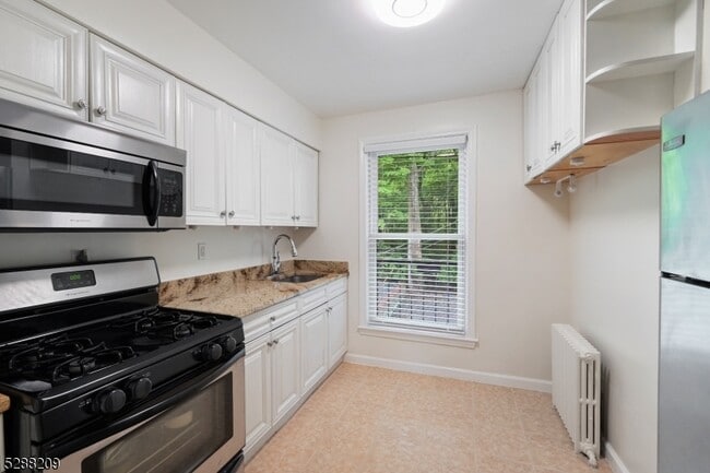 Building Photo - 349 Bloomfield Ave