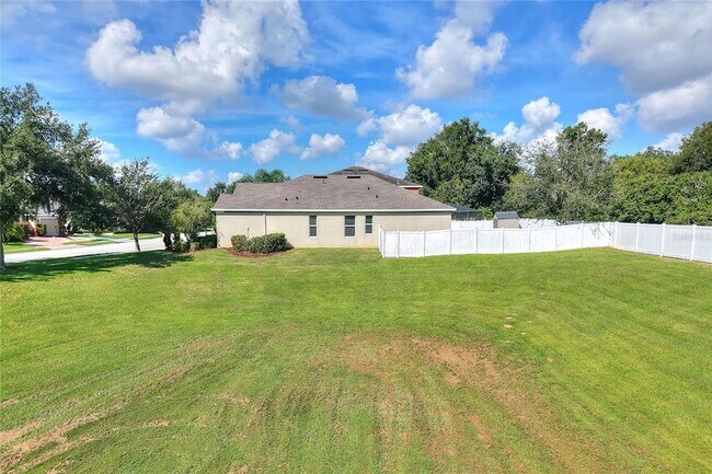 Building Photo - 1900 Wind Meadows Dr