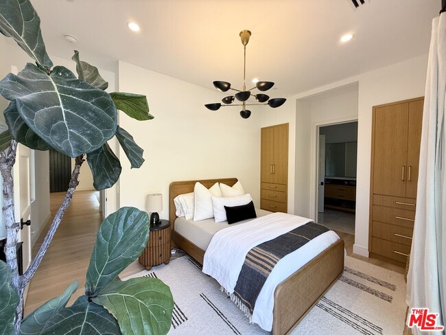 Building Photo - 6025 Paseo Cyn Dr