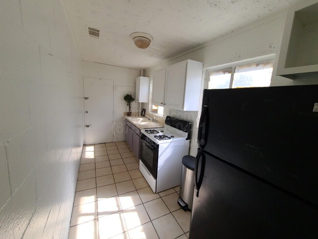 Building Photo - 1178 Garibaldi St SW