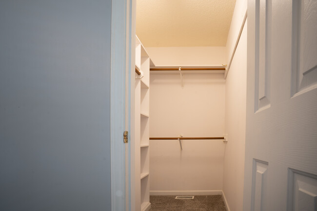 Building Photo - 243 Dullis Cir
