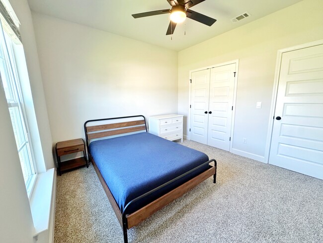 Building Photo - 3017 Dowington Dr