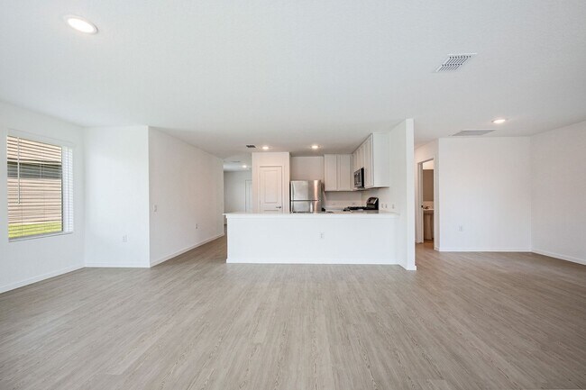 Building Photo - 606 W Cypress St