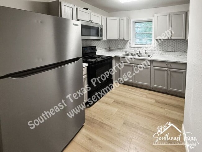 Building Photo - 908 Stilwell Blvd