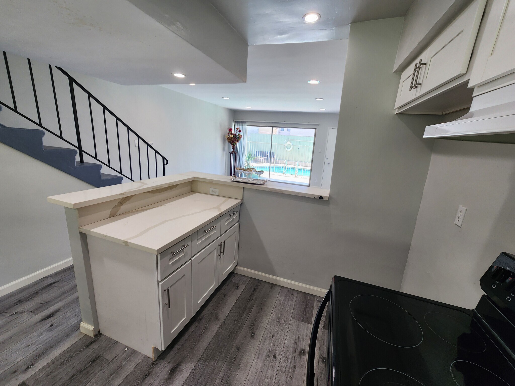 Building Photo - 12744 Moorpark St