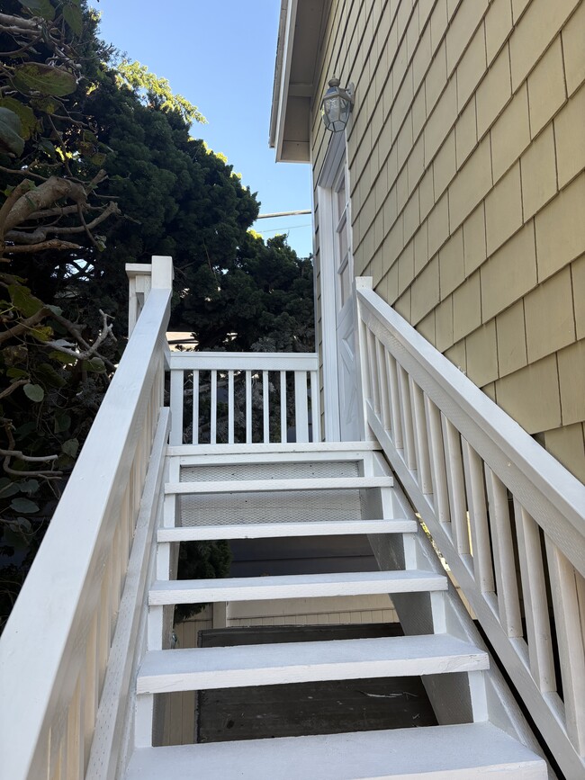 Building Photo - 853 27th St