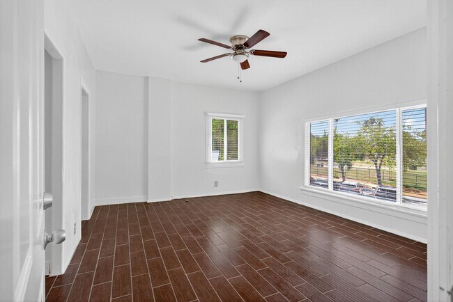 Primary Photo - 1424 Chestnut Ave