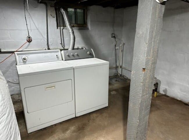 Building Photo - Available soon! 4 Bed 1.5 Bath Single family home!