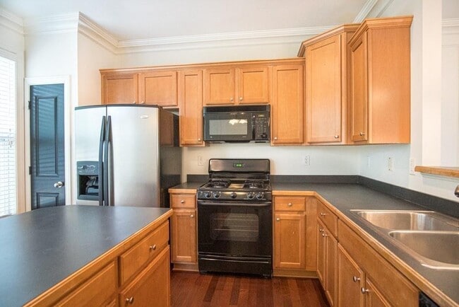 Building Photo - 5720 Pine Oak Dr NW