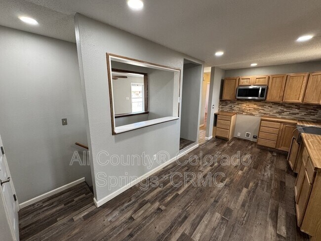 Building Photo - 2510 Ivanhoe Dr