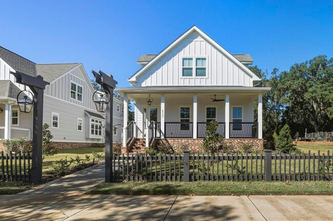 Primary Photo - 4056 Biltmore Ave