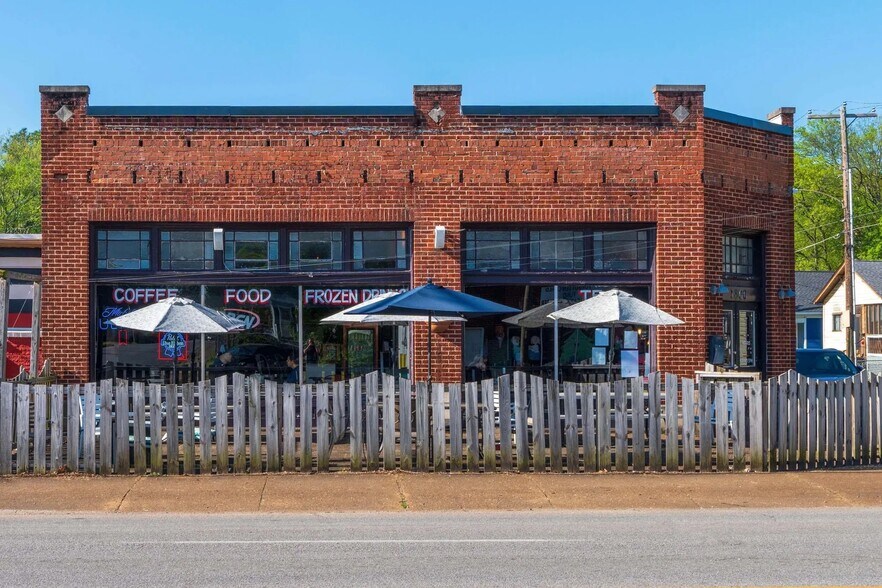 Building Photo - 829 S Greenwood Ave