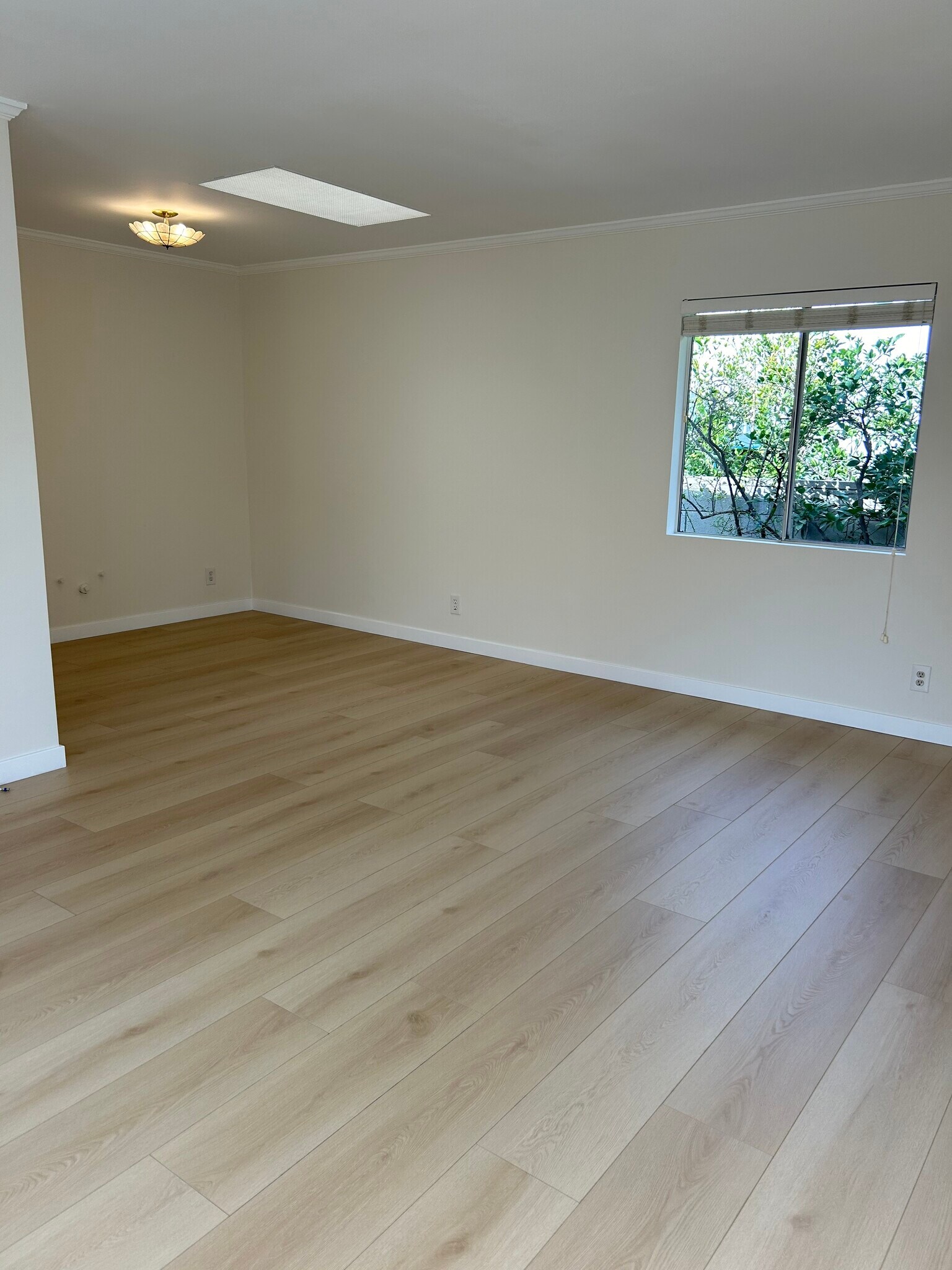 Building Photo - 10760 Russett Ave