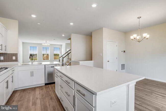 Building Photo - 385 Ensemble Wy
