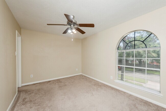 Building Photo - 215 Sunset Ridge Dr