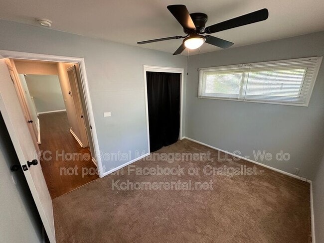 Building Photo - 10809 Ewing Ave