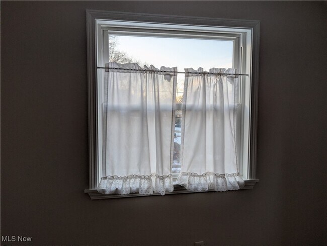 Building Photo - 703 Avondale St