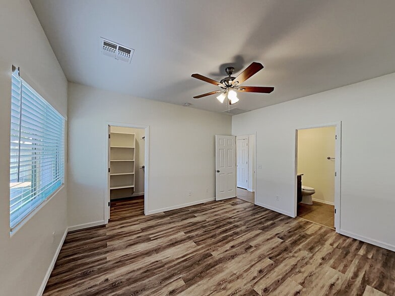 Building Photo - 868 Basswood Ave