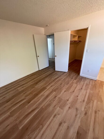 Building Photo - 6940 Los Cerros Dr