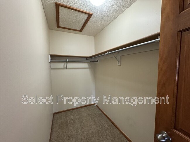 Building Photo - 7401 Montclair Dr