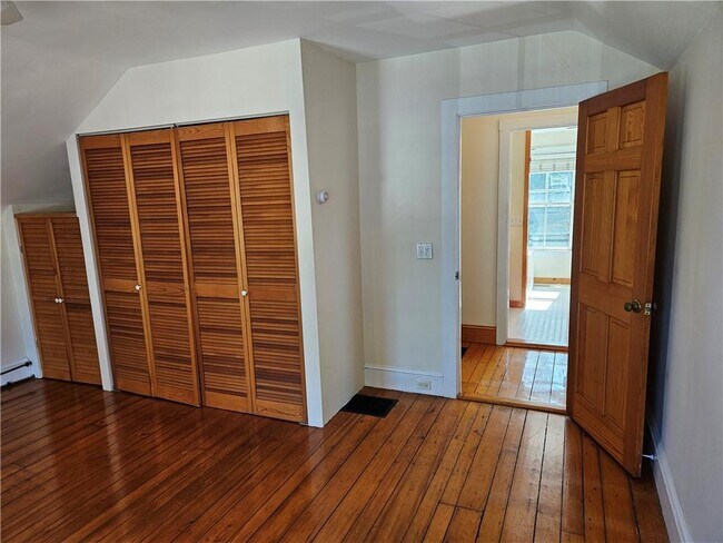 Building Photo - 10 Cherry St