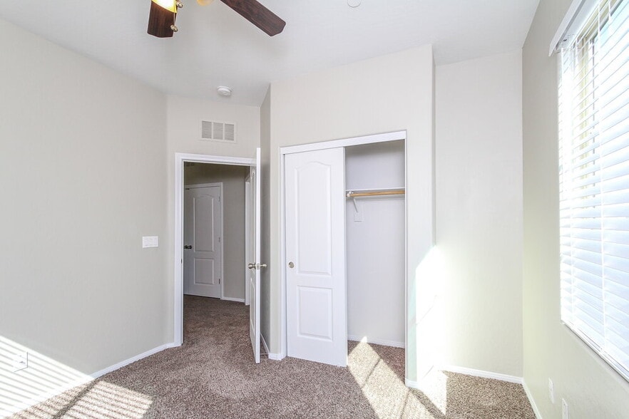 Building Photo - 698 Calamus Palm Pl