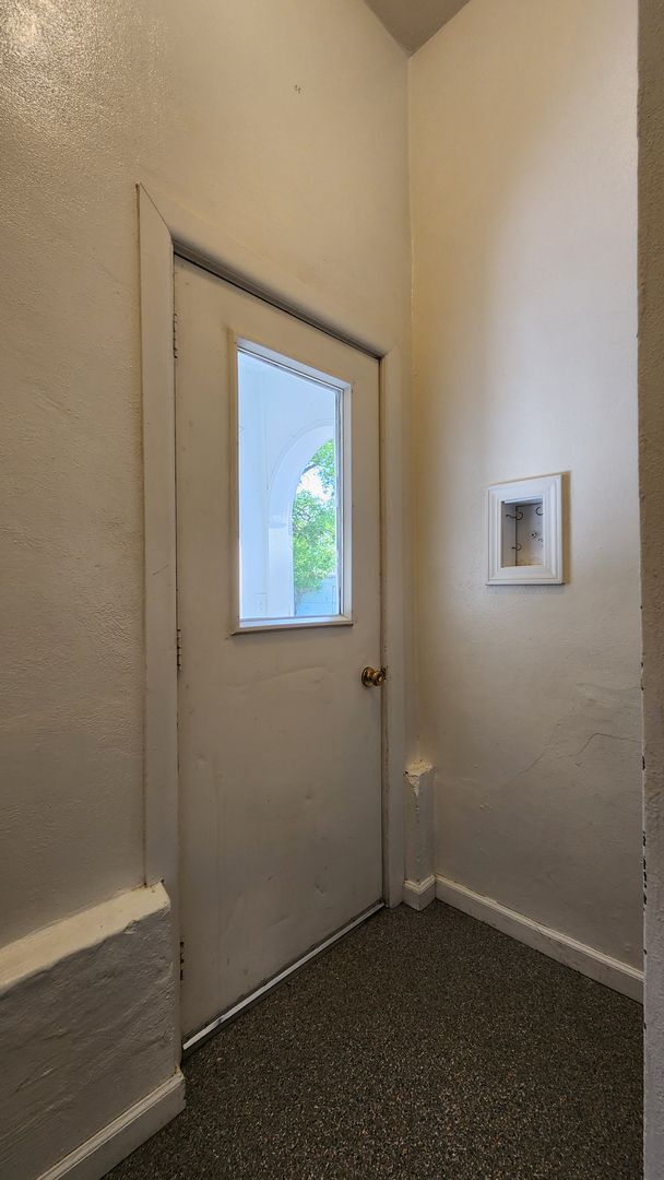 Building Photo - Beautiful University Area Home