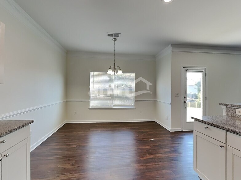 Building Photo - 5006 Lazy Day Ln