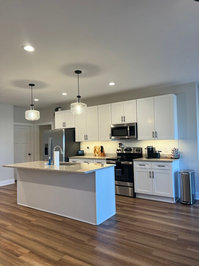 Building Photo - 1300 Stoney Ridge Blvd