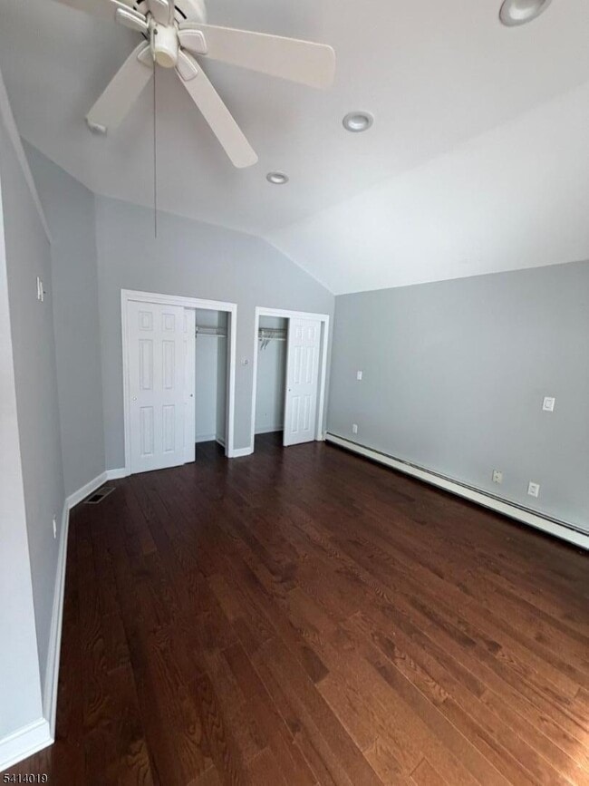 Building Photo - 7 Center Grove Rd