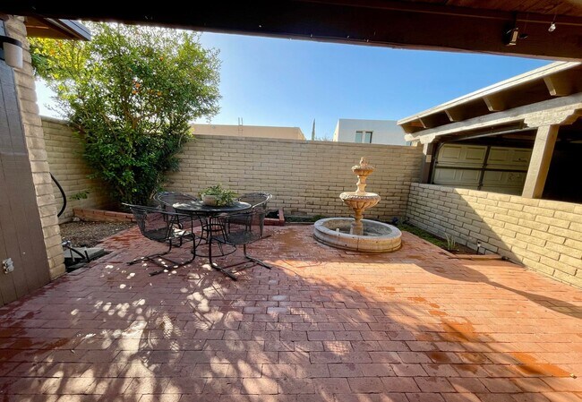 Building Photo - 2434 N Shade Tree Cir