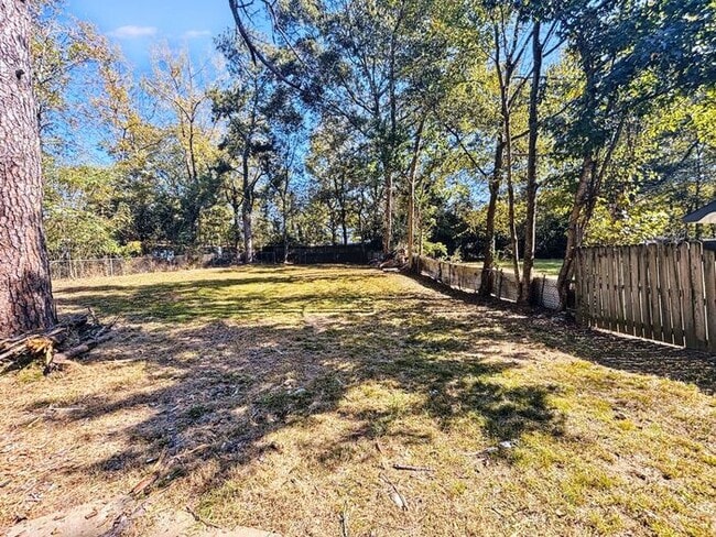 Building Photo - Charming 3-Bedroom Home with Modern Comfor...