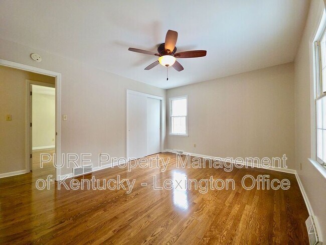 Building Photo - 3462 Lansdowne Dr