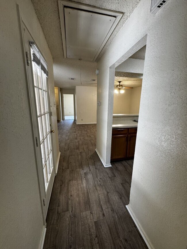 Building Photo - 2614 Bolivar St